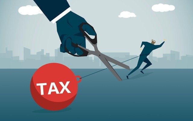 Tax cuts being promised by both sides as market continues to climb