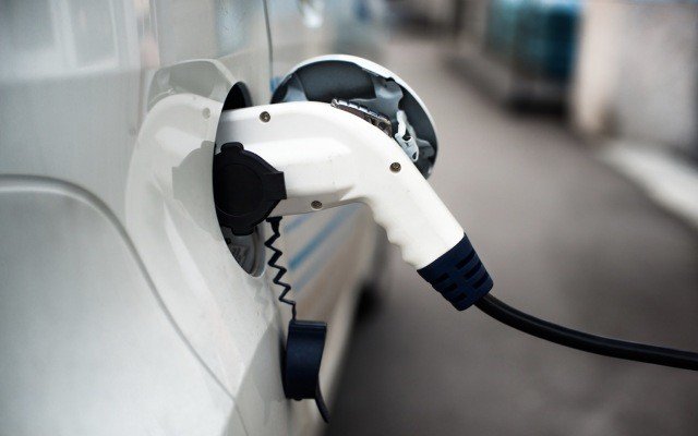 UK unveils ambitious plan to go all-electric by 2040